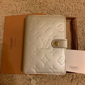 Authentic Blue Vernis Louis Vuitton Agenda EUC